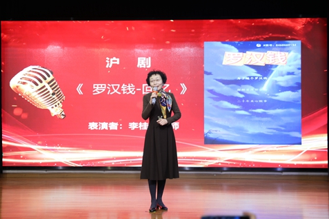 李老师演唱.JPG