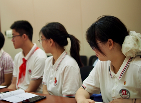 1761099758814226.jpg 小记者采访3.jpg