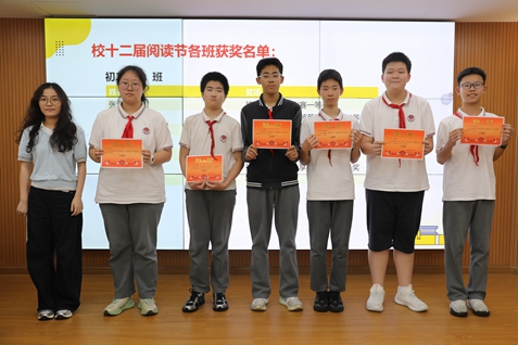 活动表彰领奖合影 2班.jpg